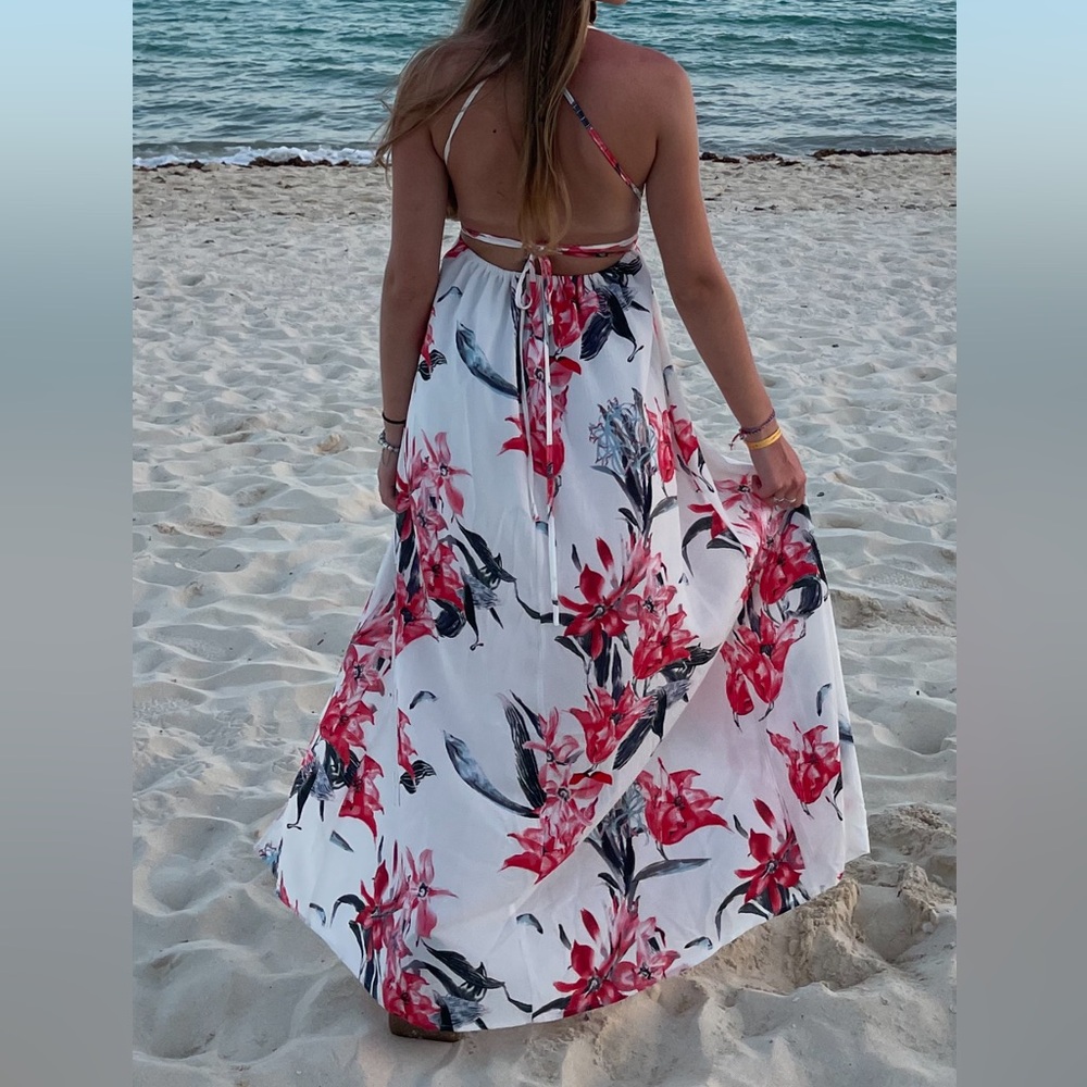 Simplee Apparel White and Red Backless Floral Dress